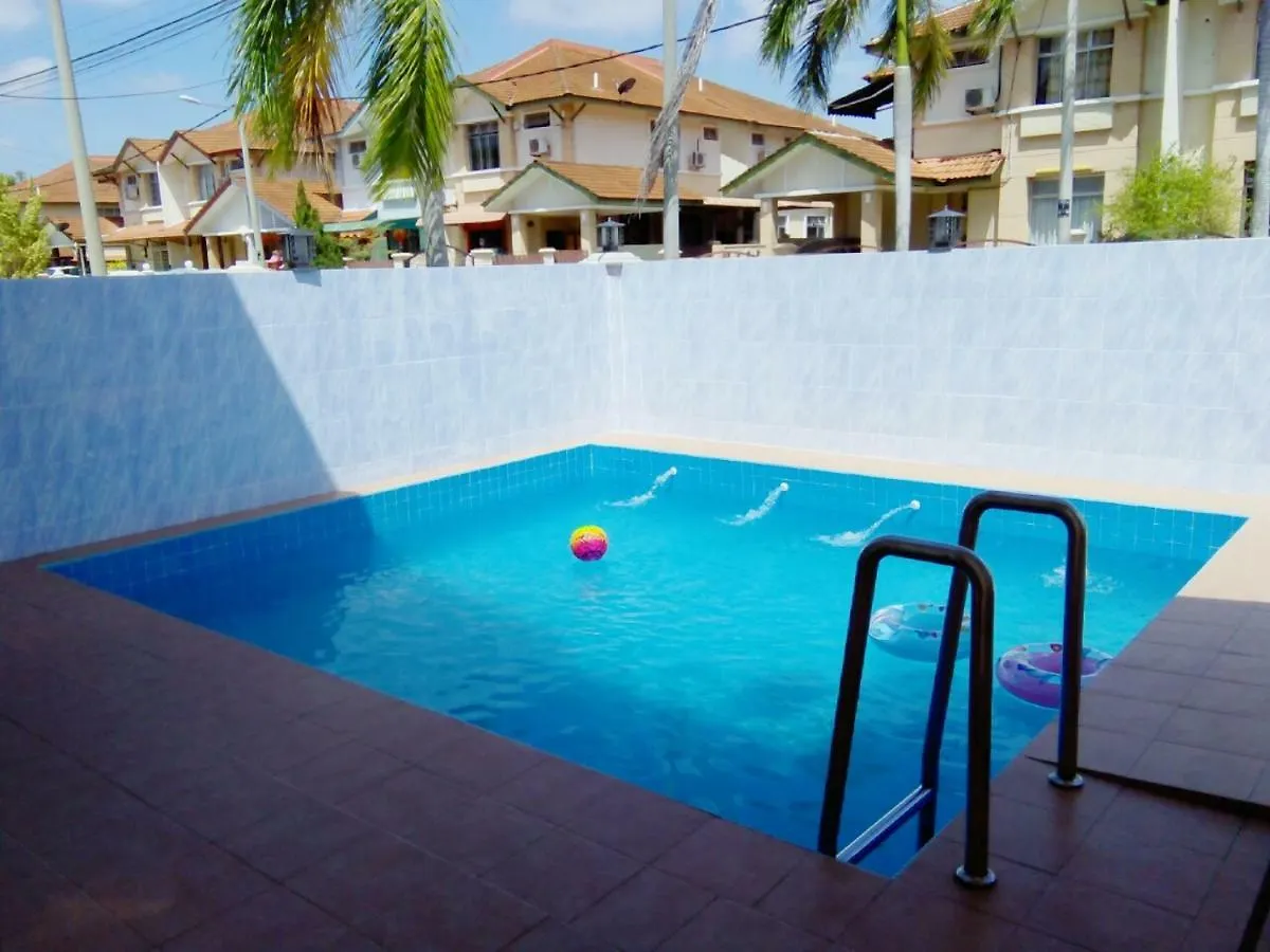 Homestay Terbaik Melaka With Private Pool Holiday home